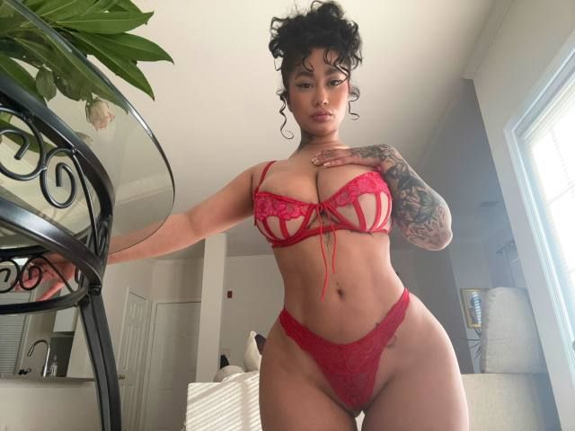 HMU on telegram oliv_002  Hi darling I’m a professional matured escort available to give you the best top notch services real - Image 2